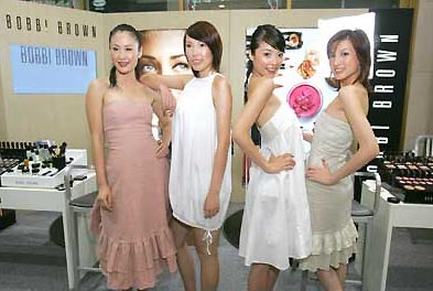 资讯：BOBBI BROWN自然彩妆风靡