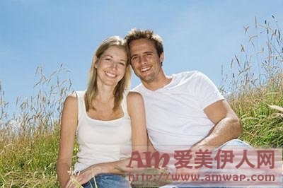 背着丈夫我和“哥哥”亲热