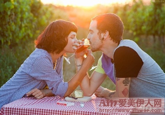 崩溃 女友用身体种植哥们情欲