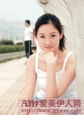 为嫁新郎，新娘跳进滚滚山洪