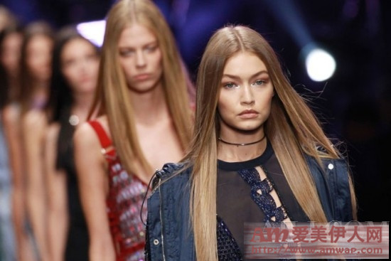 Gigi Hadid 时装周钟爱美甲款