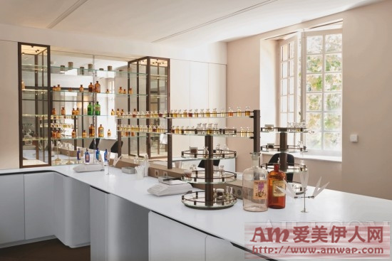 Dior迪奥与路易威登(Louis Vuitton)于法国香水之都格拉斯，推出全新创意香氛实验室——