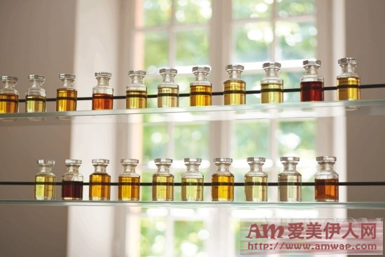 Dior迪奥与路易威登(Louis Vuitton)于法国香水之都格拉斯，推出全新创意香氛实验室——