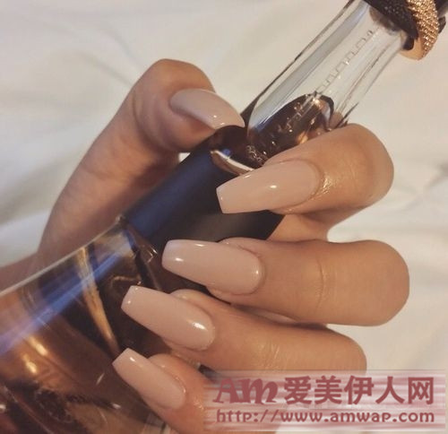 经常美甲不护甲!你不得黑指甲才怪!