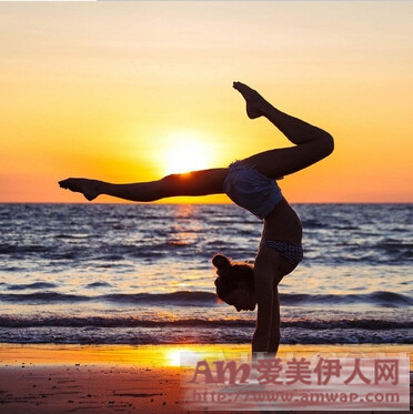 这个夏天就要做水上瑜伽