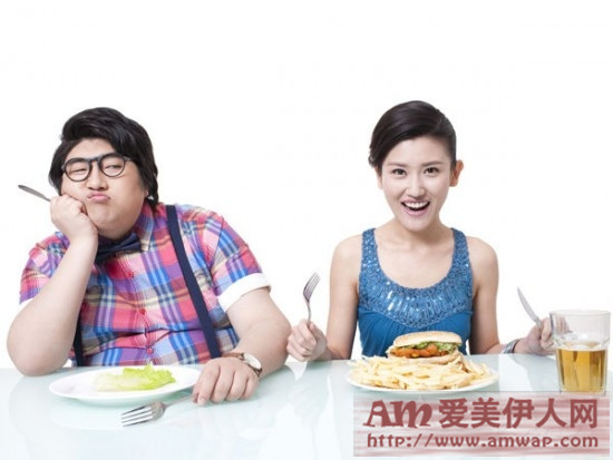 睡前喝牛奶会胖吗？推荐砂糖牛奶减肥法