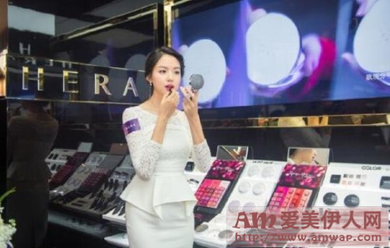 HERA赫妍携手世界小姐张梓琳探访杭州银泰百货