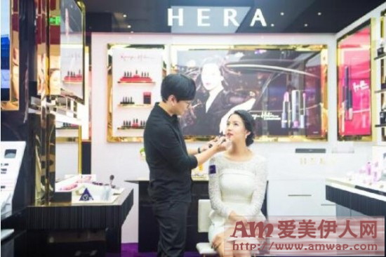 HERA赫妍携手世界小姐张梓琳探访杭州银泰百货