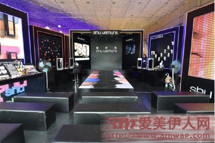 “眼”绎无色限 黄轩亮相植村秀武汉路演 分享色彩灵感