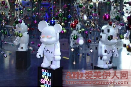 “眼”绎无色限 黄轩亮相植村秀武汉路演 分享色彩灵感