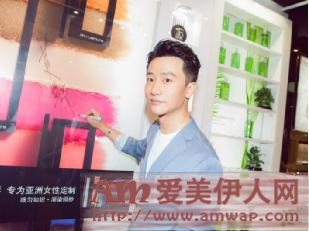 “眼”绎无色限 黄轩亮相植村秀武汉路演 分享色彩灵感
