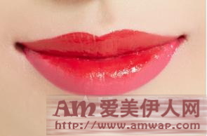 玩转中国红 变身玩色派 ——羽西虫草焕颜恒色迷你唇膏笔玩酷上市
