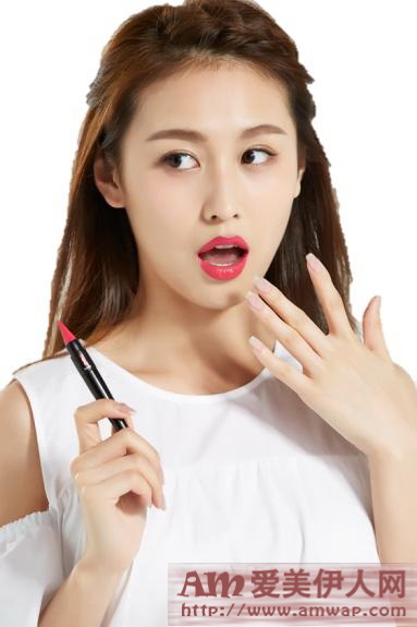 玩转中国红 变身玩色派 ——羽西虫草焕颜恒色迷你唇膏笔玩酷上市