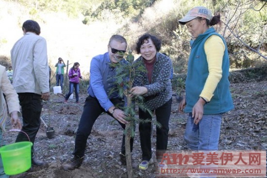 美丽，岂能肤浅？ 娇韵诗保湿小蓝瓶 成就天然蓄水力