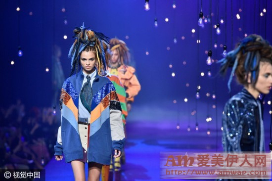 除了发型那些女孩身上的我都要！！