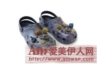crocs高端时尚合作款首次亮相克里斯托弗·凯恩秀场T台