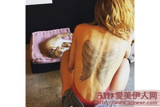 INS上女明星高调晒纹身,你敢说不好看?