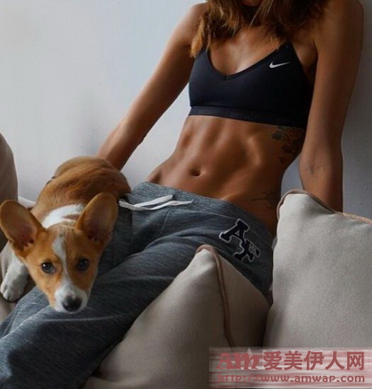 年会晚礼服能装得下你的小肚腩么？
