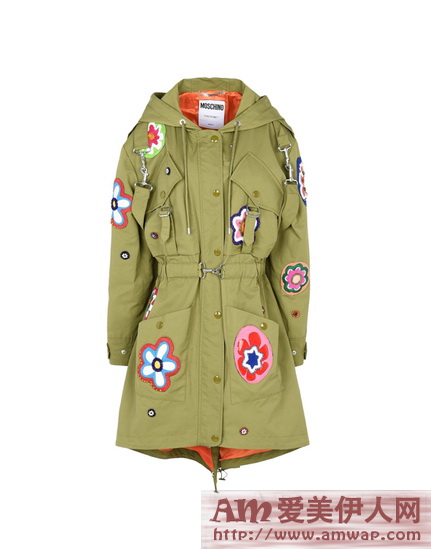 释放独特的精彩魅力迎新春—— MOSCHINO