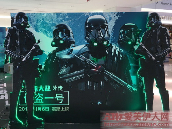 《星球大战外传——侠盗一号》电影展珍藏版模型震撼登陆老佛爷百货