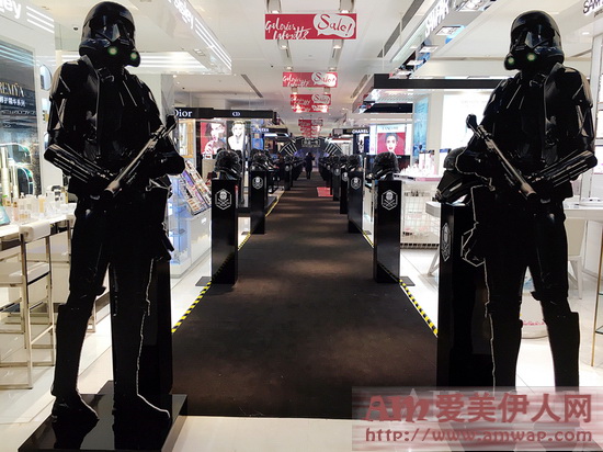 《星球大战外传——侠盗一号》电影展珍藏版模型震撼登陆老佛爷百货