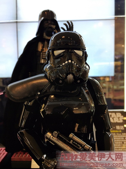 《星球大战外传——侠盗一号》电影展珍藏版模型震撼登陆老佛爷百货